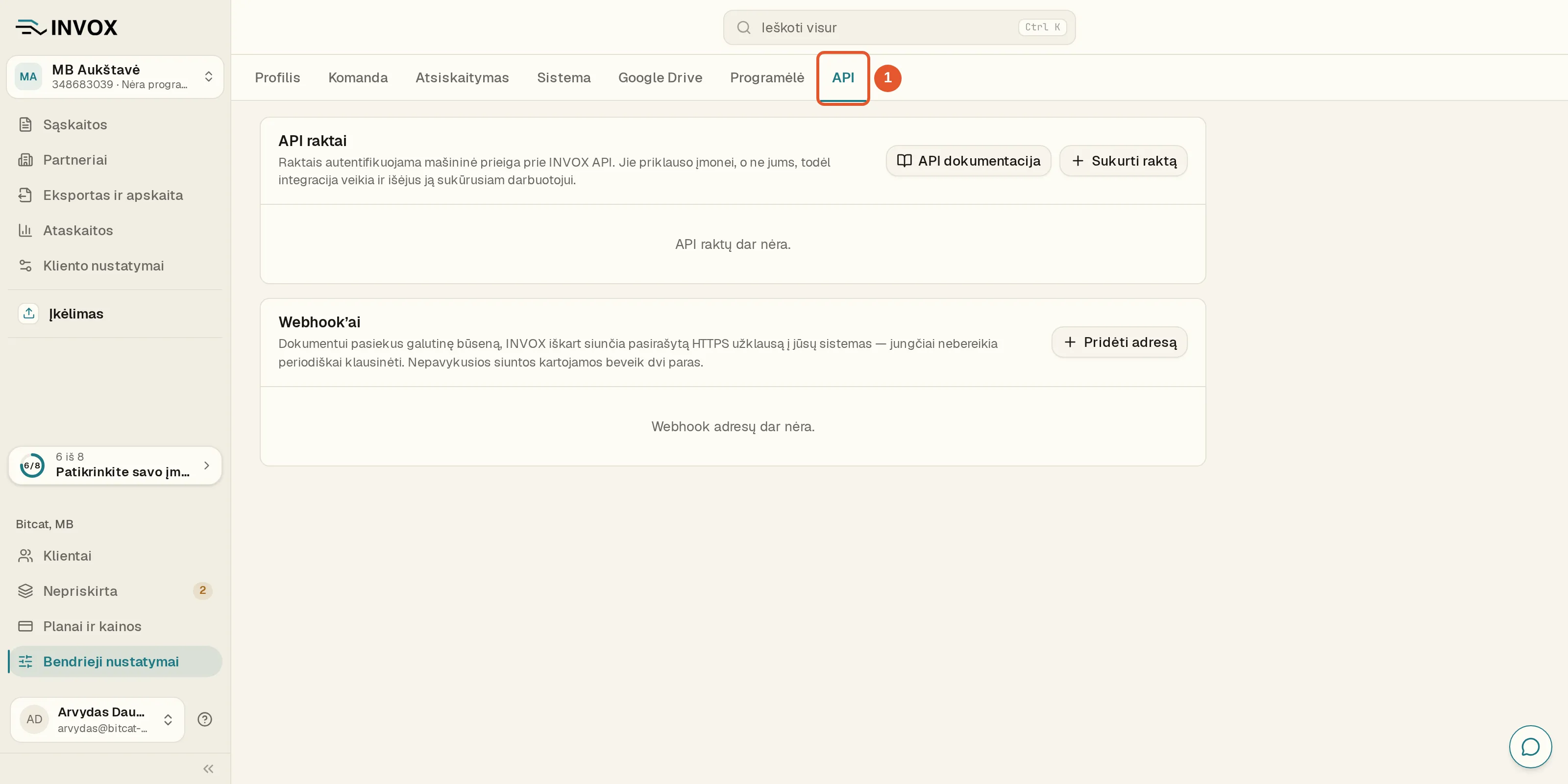 Nustatymuose pažymėtas skirtukas „API“; žemiau kortelė „Webhook’ai“ su aprašu, mygtuku „Pridėti adresą“ ir užrašu „Webhook adresų dar nėra.“