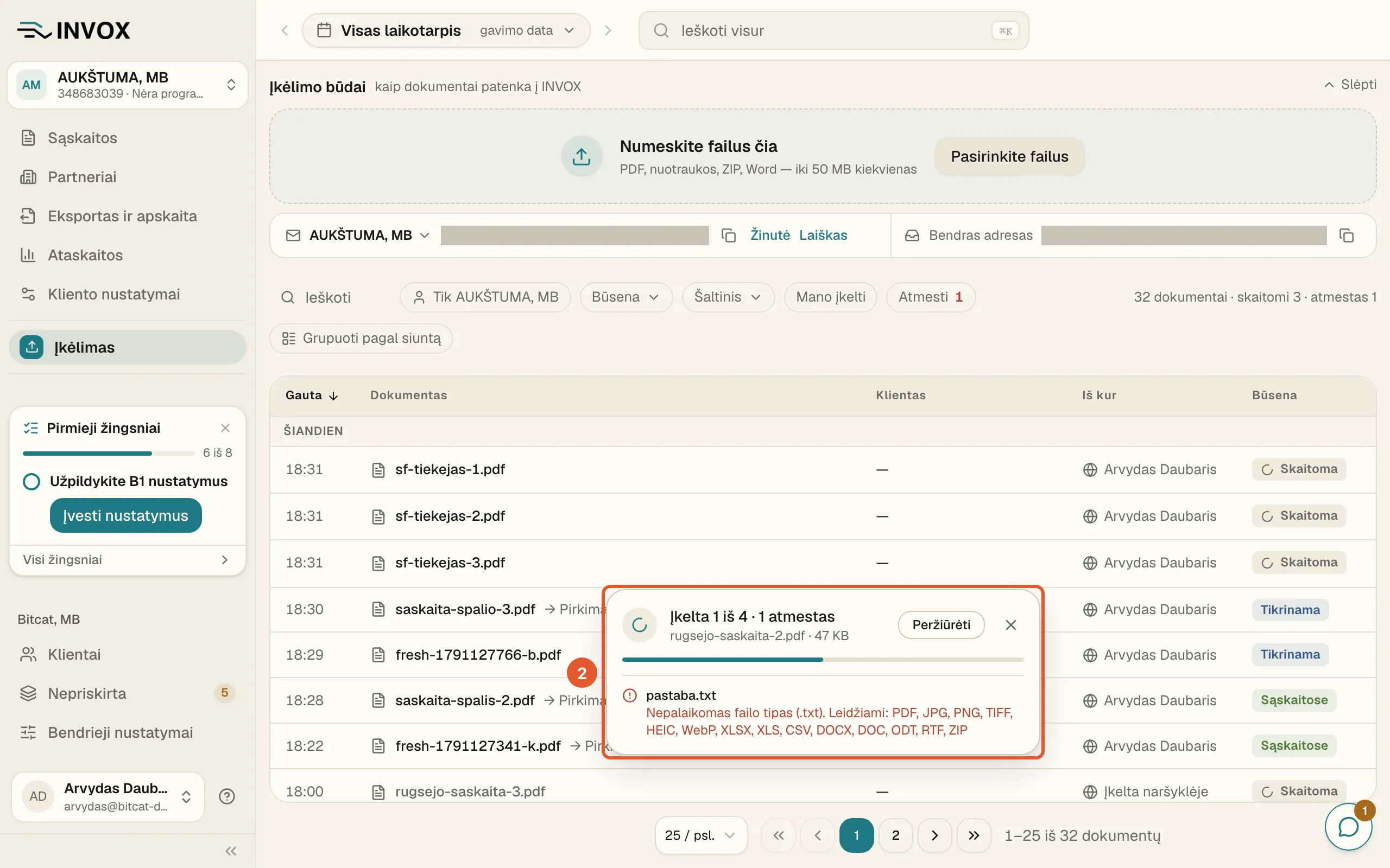 Įkėlimo langelis puslapio apačioje keliant ZIP archyvą: „Įkelta 1 iš 4 · 1 atmestas“, keliamas archyvo failas „rugsejo-saskaita-2.pdf“, žemiau atmestas „pastaba.txt“ su priežastimi.