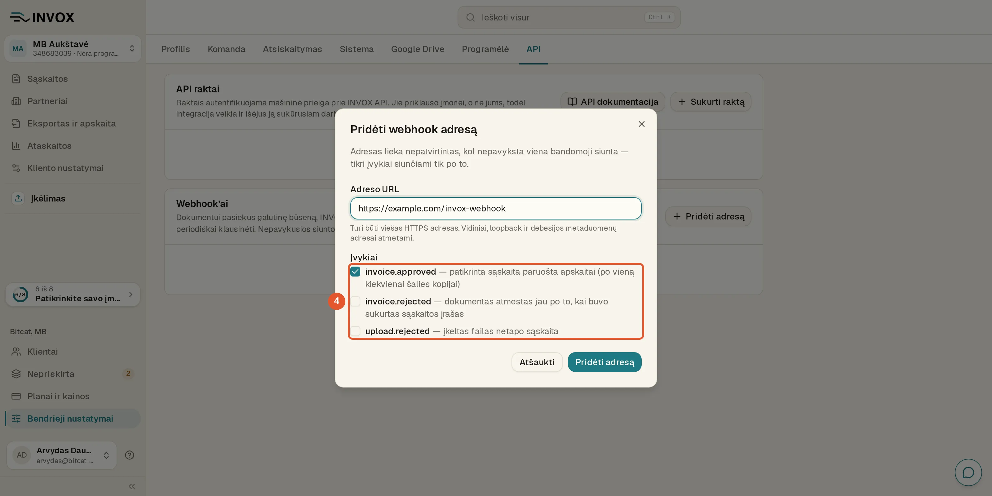 Langas „Pridėti webhook adresą“: pažymėta dalis „Įvykiai“ su trimis langeliais, pažymėtas tik invoice.approved.