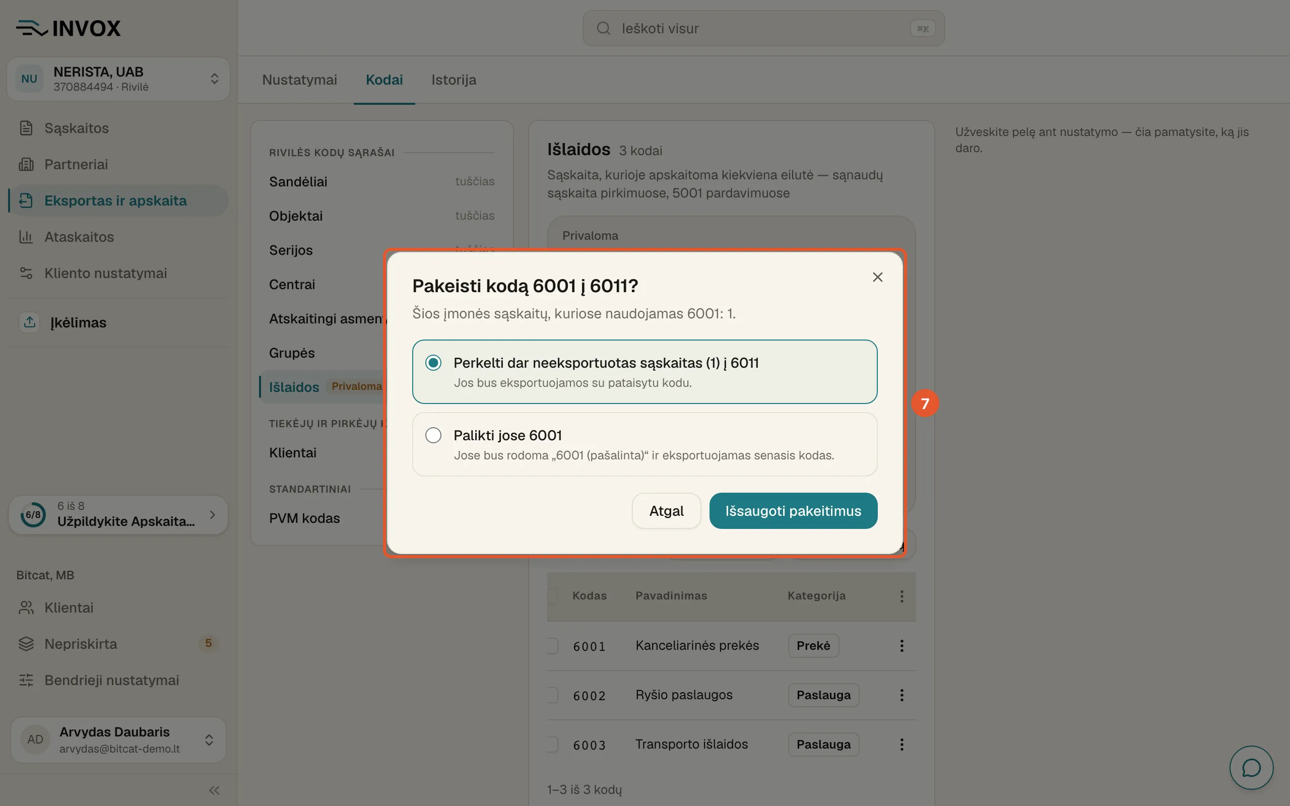 Klausimo langas „Pakeisti kodą 6001 į 6011?“: pažymėtas pasirinkimas perkelti dar neeksportuotas sąskaitas į naują kodą, šalia – „Palikti jose 6001“, apačioje „Atgal“ ir „Išsaugoti pakeitimus“.